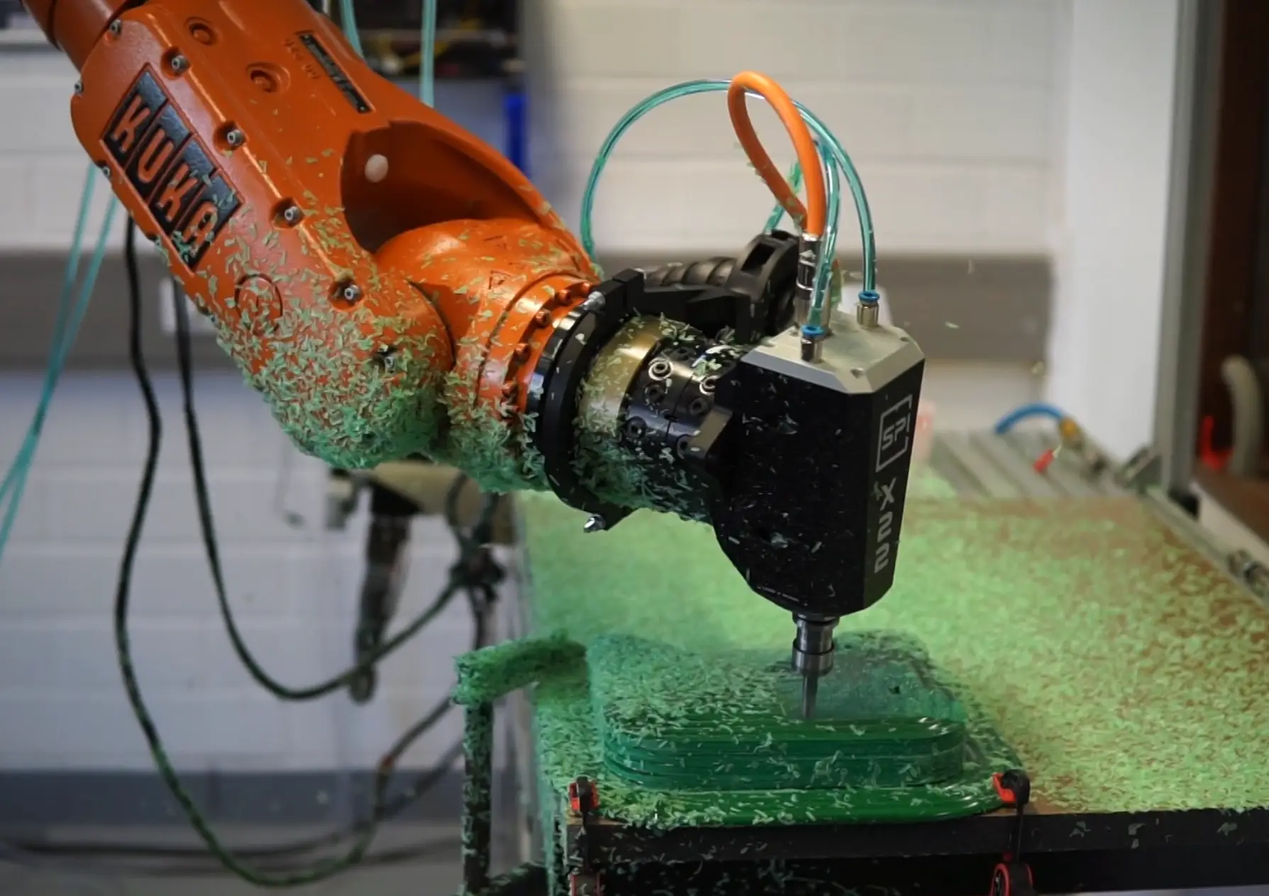 SPINOGY Motorspindel im Einsatz an einem KUKA-Roboter